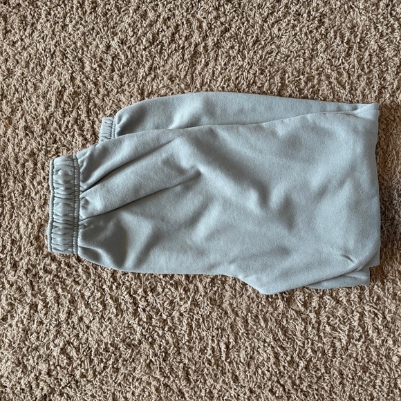 Alo Accolade Sweatpant Cosmic Grey - Picture 2 of 4